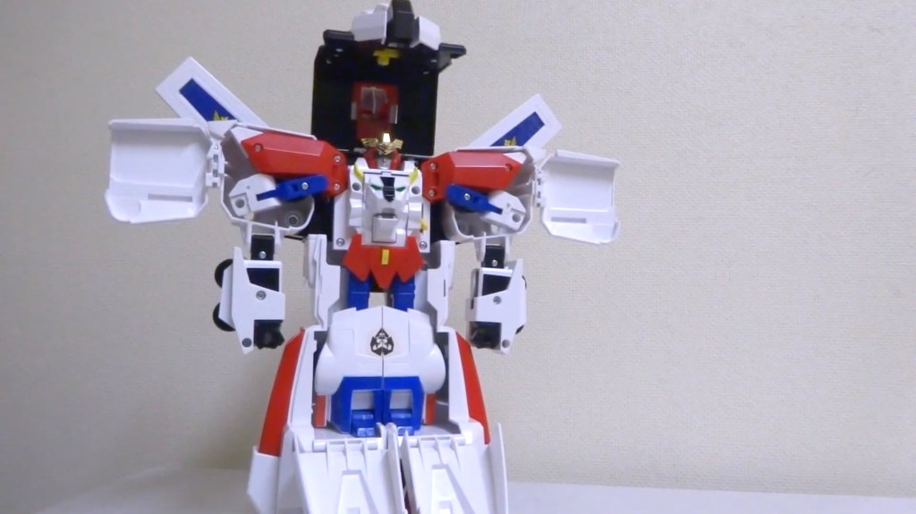 The original 1990s toy version of Exkizer placed inside of King Roder. Both parts are squat and boxy, as is typical of something made for children to play with. In this mode, King Roder is about 1.5 times the size of Exkizer.